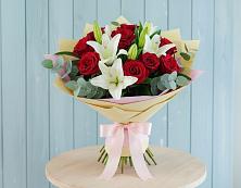 Букет цветов из:  Лилии и Розы в Новый