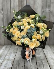Букет цветов из:  Розы и Лизиантусы в Новый