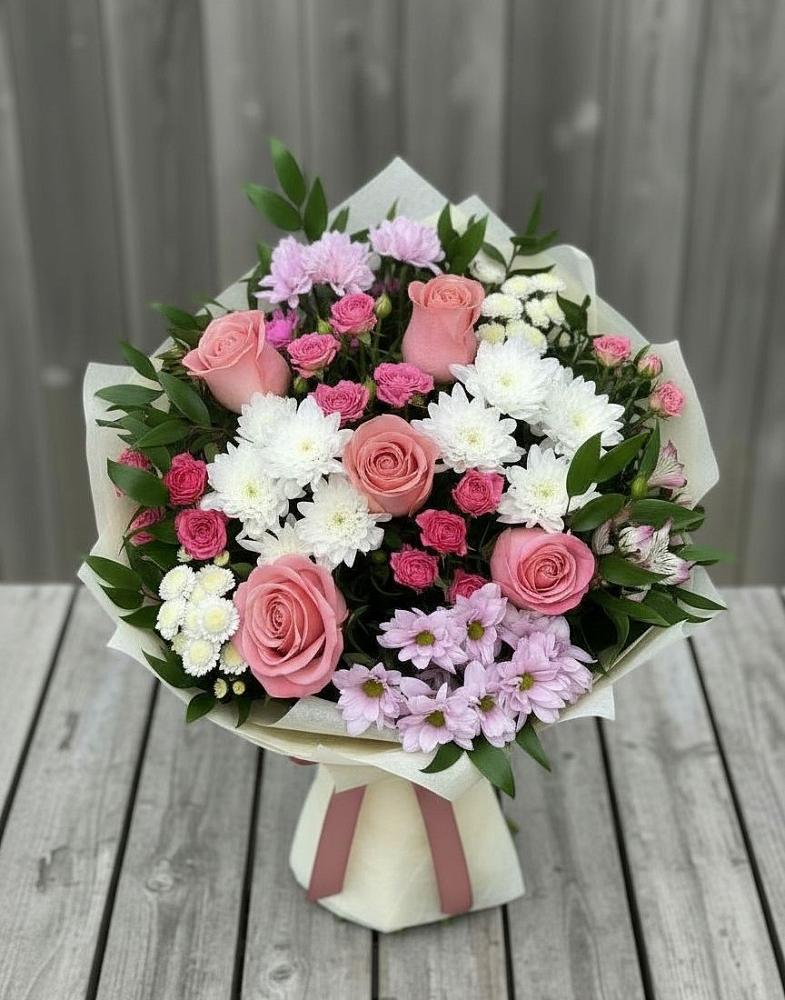 Букет цветов из: Альстромерии, Гвоздики, Розы и Хризантемы в Новый