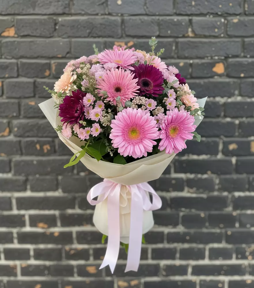 Букет цветов из: Герберы и Хризантемы в Новый