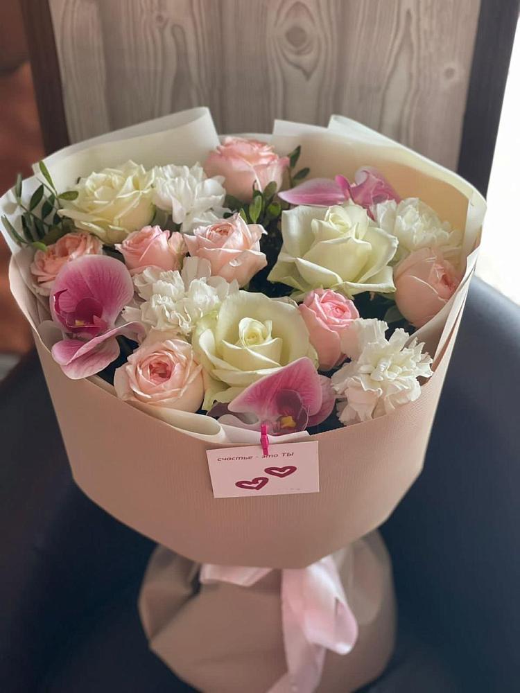 Букет цветов из: Орхидеи, Розы и Гвоздики в Новый