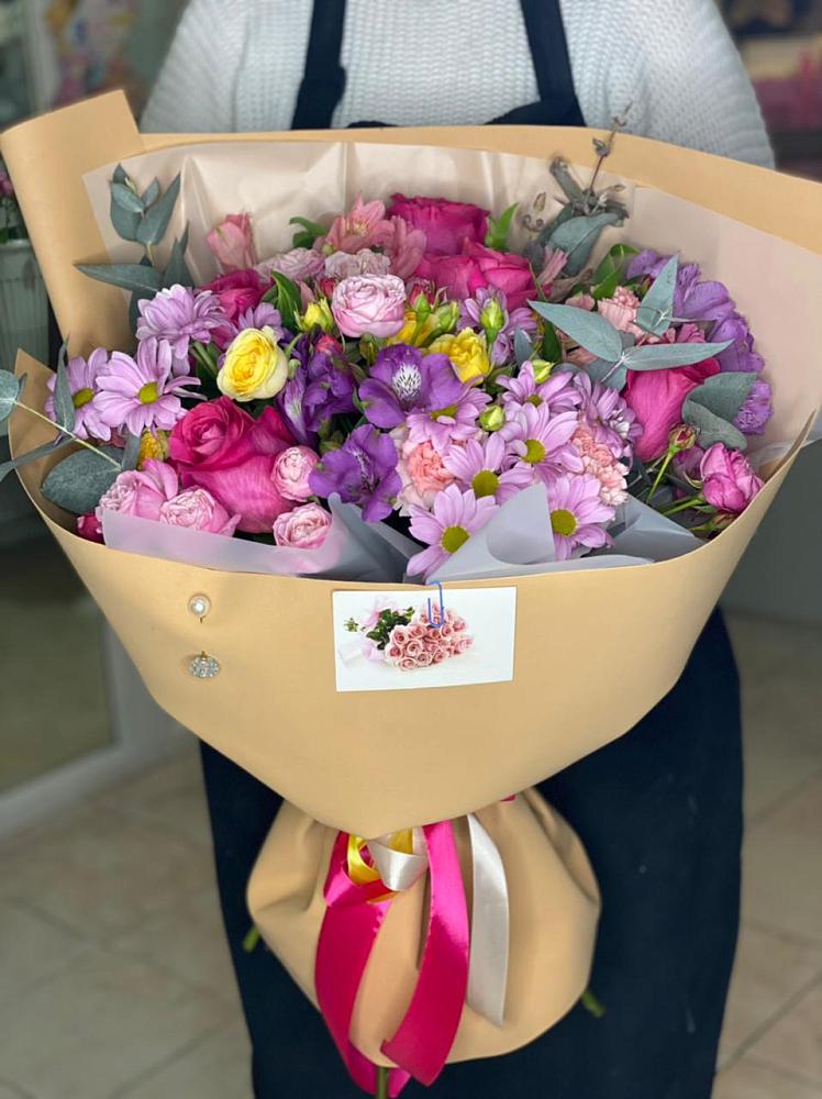 Букет цветов из: Хризантемы, Гвоздики и Альстромерии в Новый