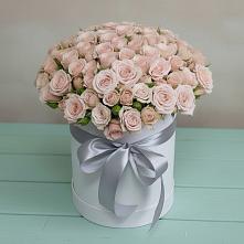 Цветочная композиция из Розы в шляпной коробке в Новый