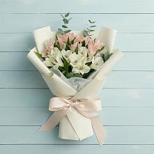 Букет цветов из:  Альстромерии в Новый