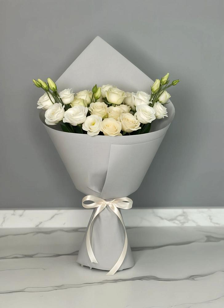 Букет цветов из: Розы и Лизиантусы в Новый