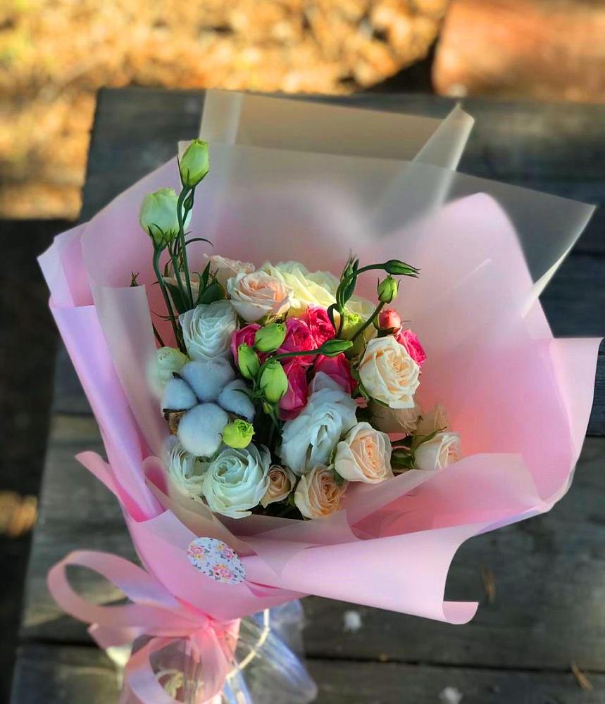 Букет цветов из: Розы и Лизиантусы в Новый