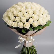 Букет 101 беля роза Белоснежка в Новый
