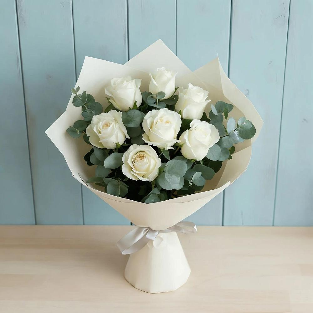 Букет Белые розы в Эвкалипте в Новый