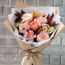 Букет цветов из:  Гвоздики, Хризантемы и Розы в Новый