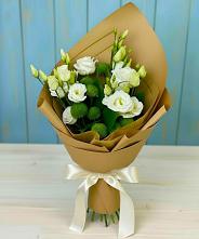 Букет цветов из:  Хризантемы и Лизиантусы в Новый