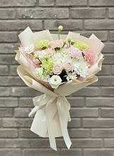 Букет цветов из:  Гвоздики, Розы, Лизиантусы и Хризантемы #REPLACE_PRED# Новый