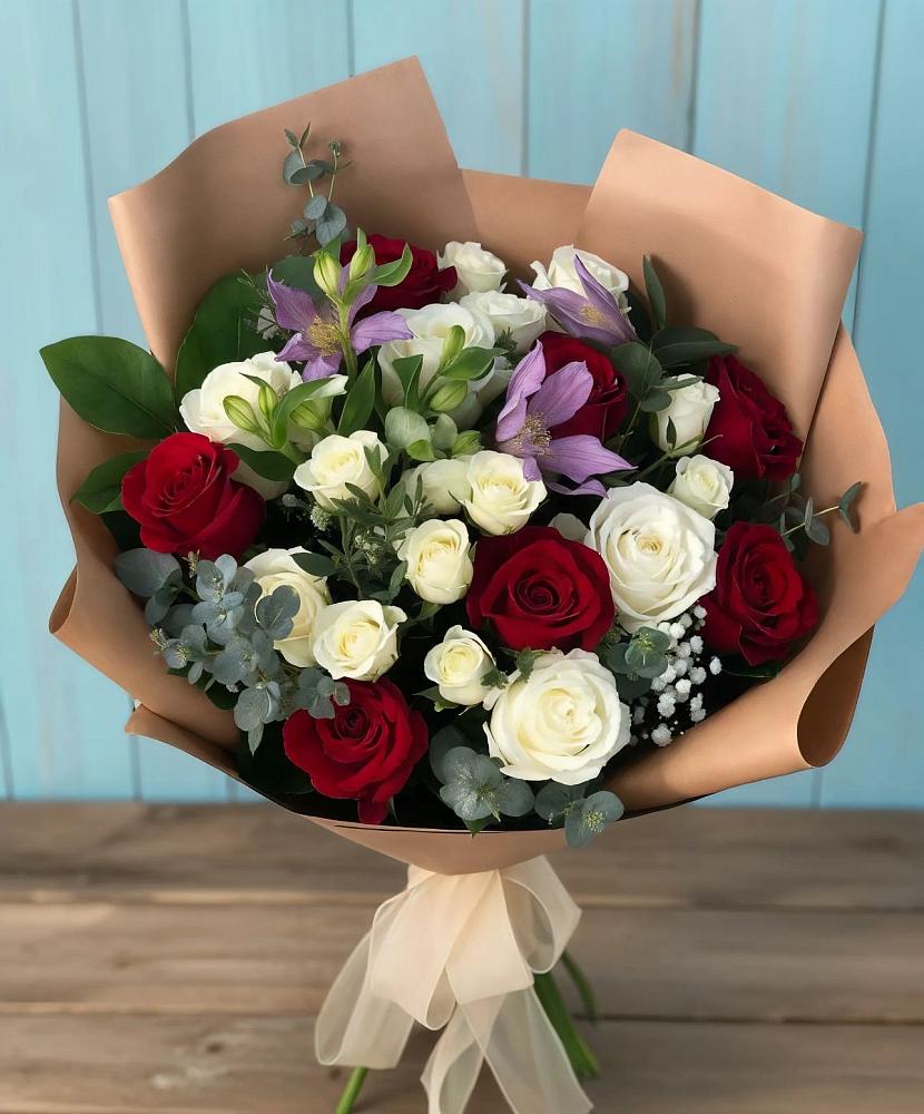 Букет цветов из: Розы и Альстромерии в Новый
