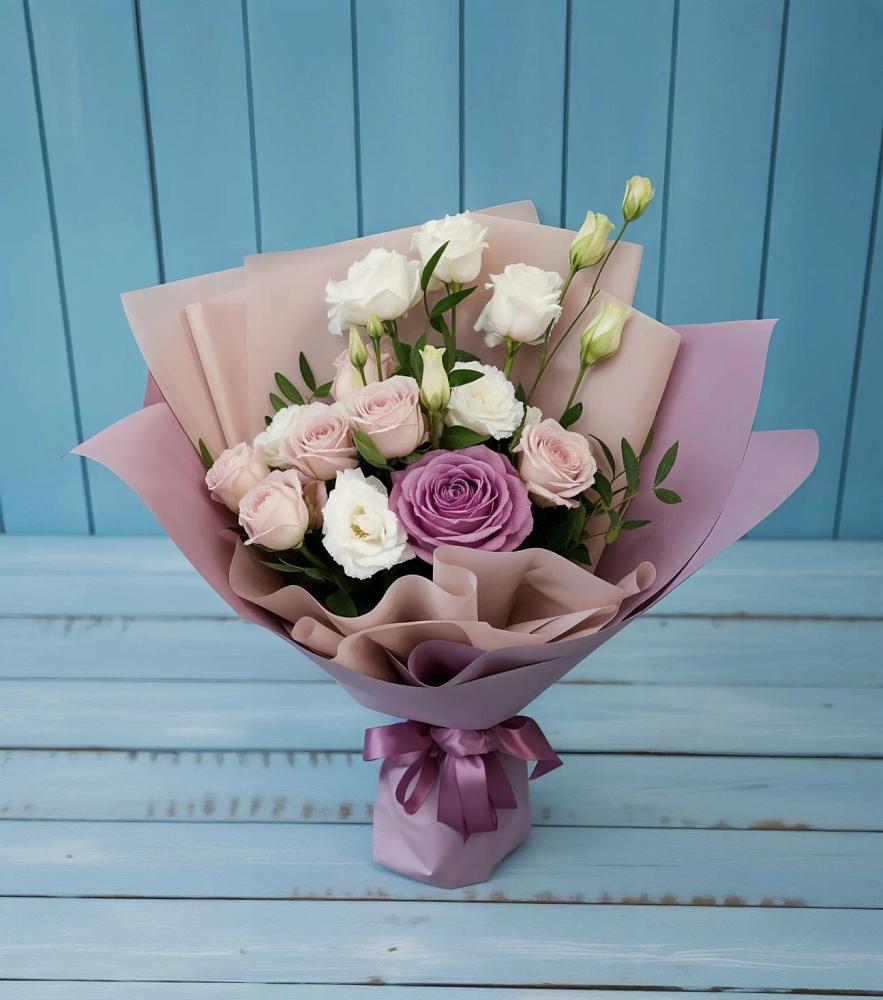 Букет цветов из: Розы и Лизиантусы в Новый