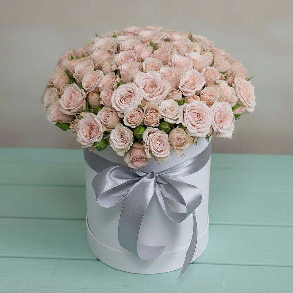 Цветочная композиция из Розы в шляпной коробке в Новый